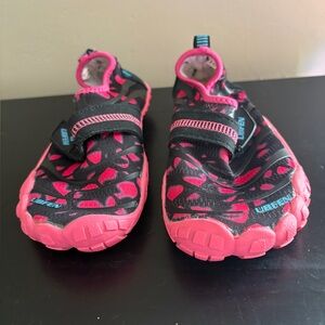 Ubfen water swim shoes. Rubber treaded soles. Stretch nylon upper. . Kids 13